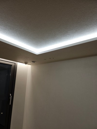 무몰딩 우물조명 모서리 LED 처리 클로즈업